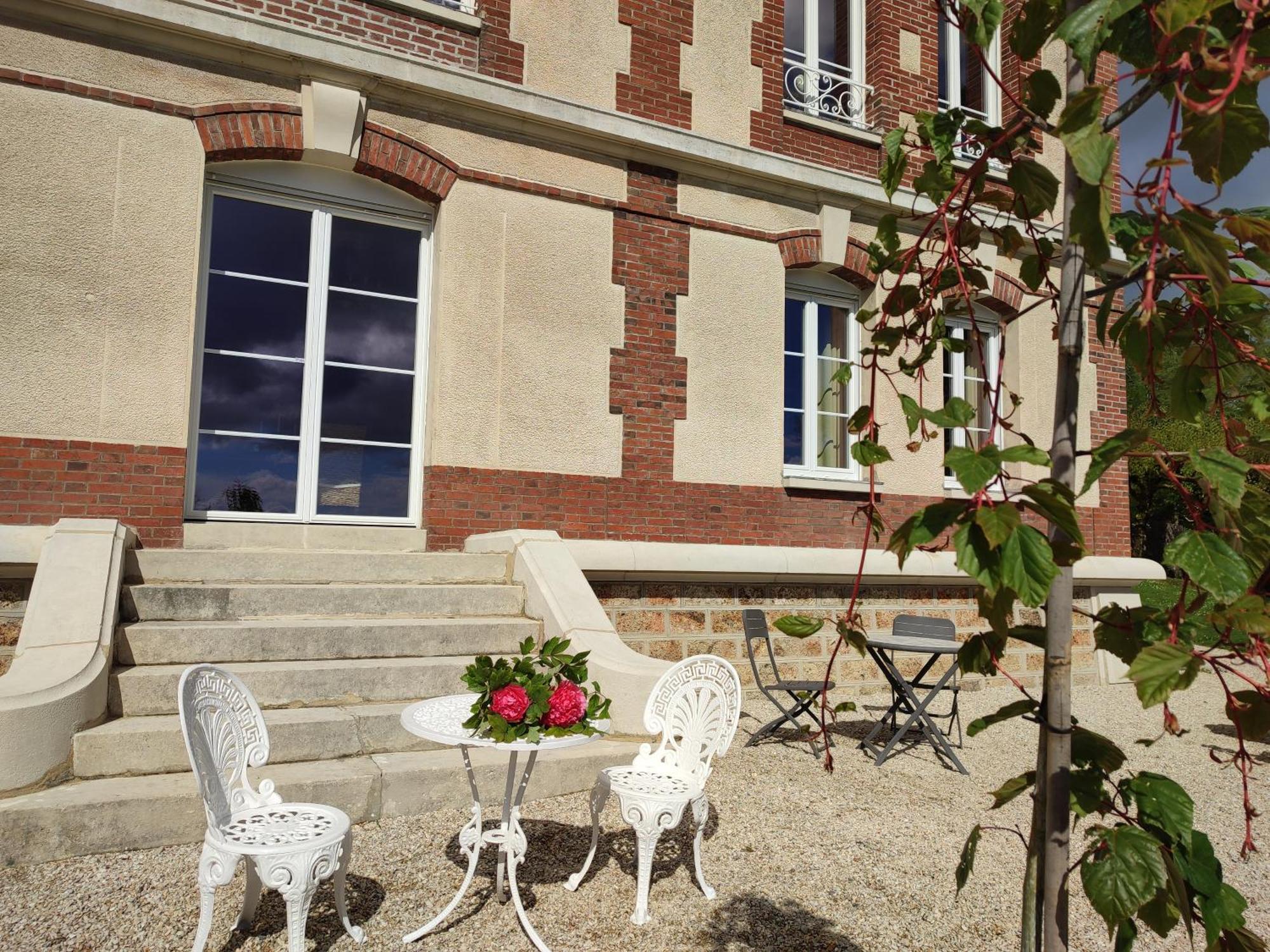 Demeure De La Garenne Bed and Breakfast Montmirail  Exteriör bild